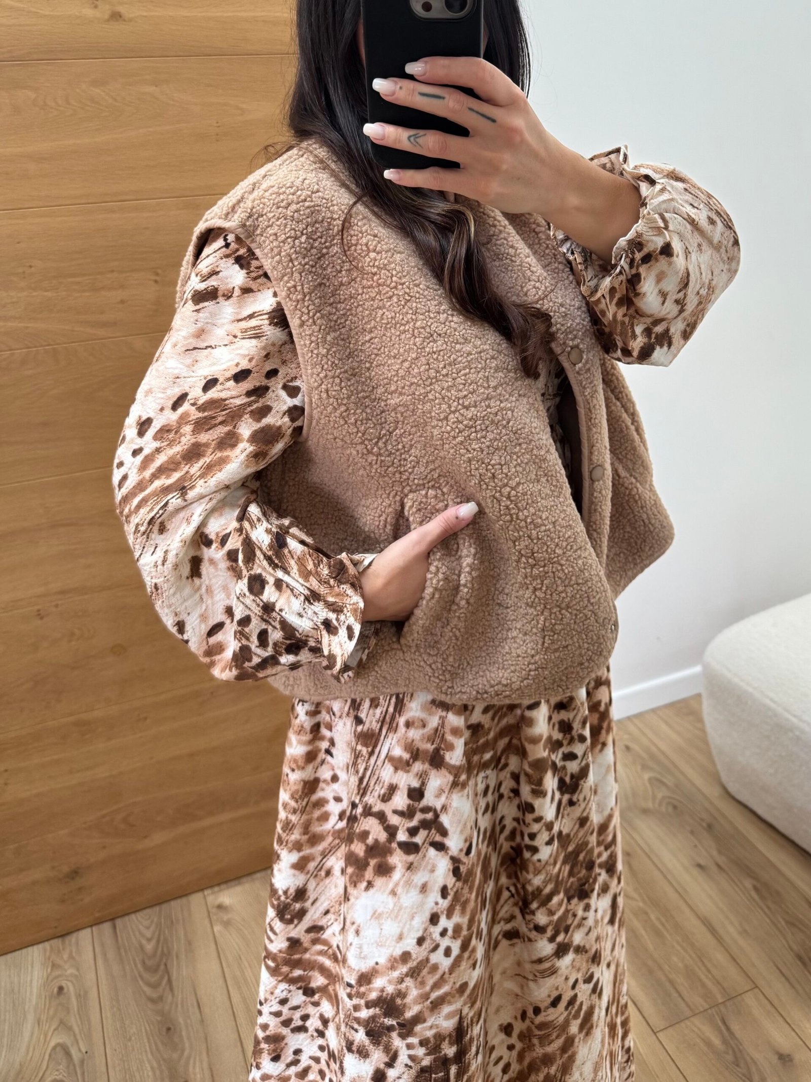 Aspen - Gilet sans manches effet peau de mouton avec liseré – Image 4