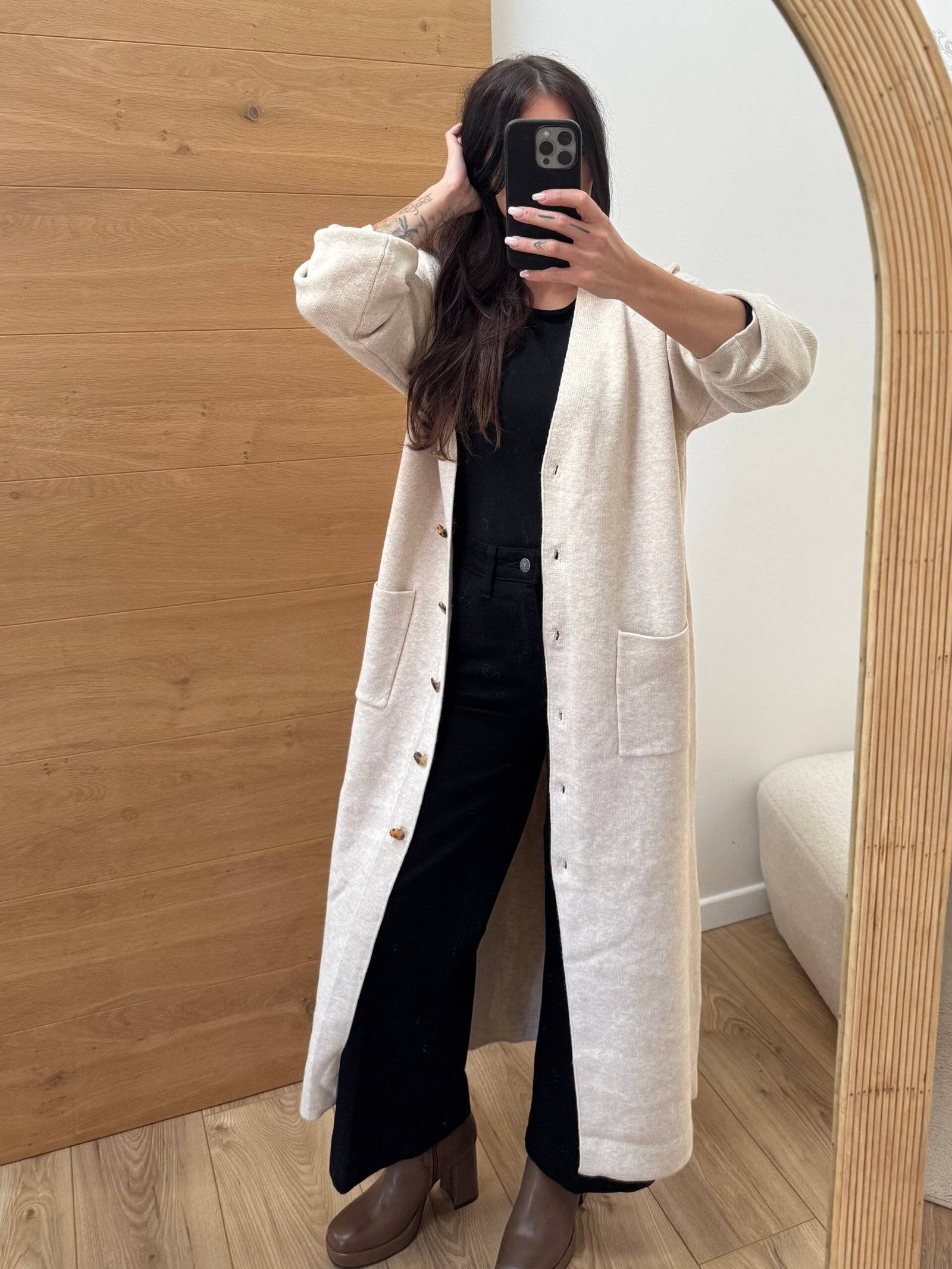 Gaia - Cardigan long en maille douce Beige – Image 2