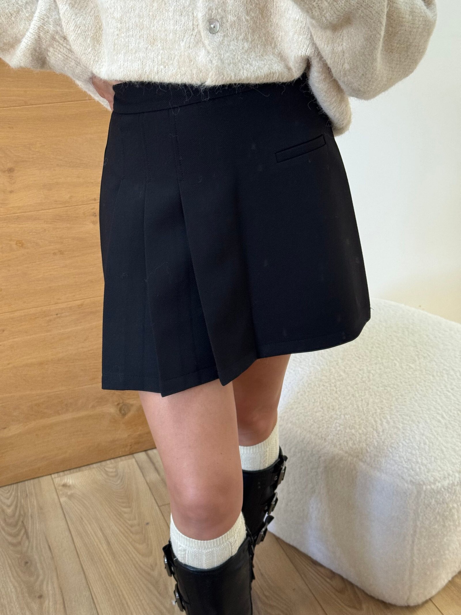 Callista - Jupe plissée taille haute Noir – Image 2