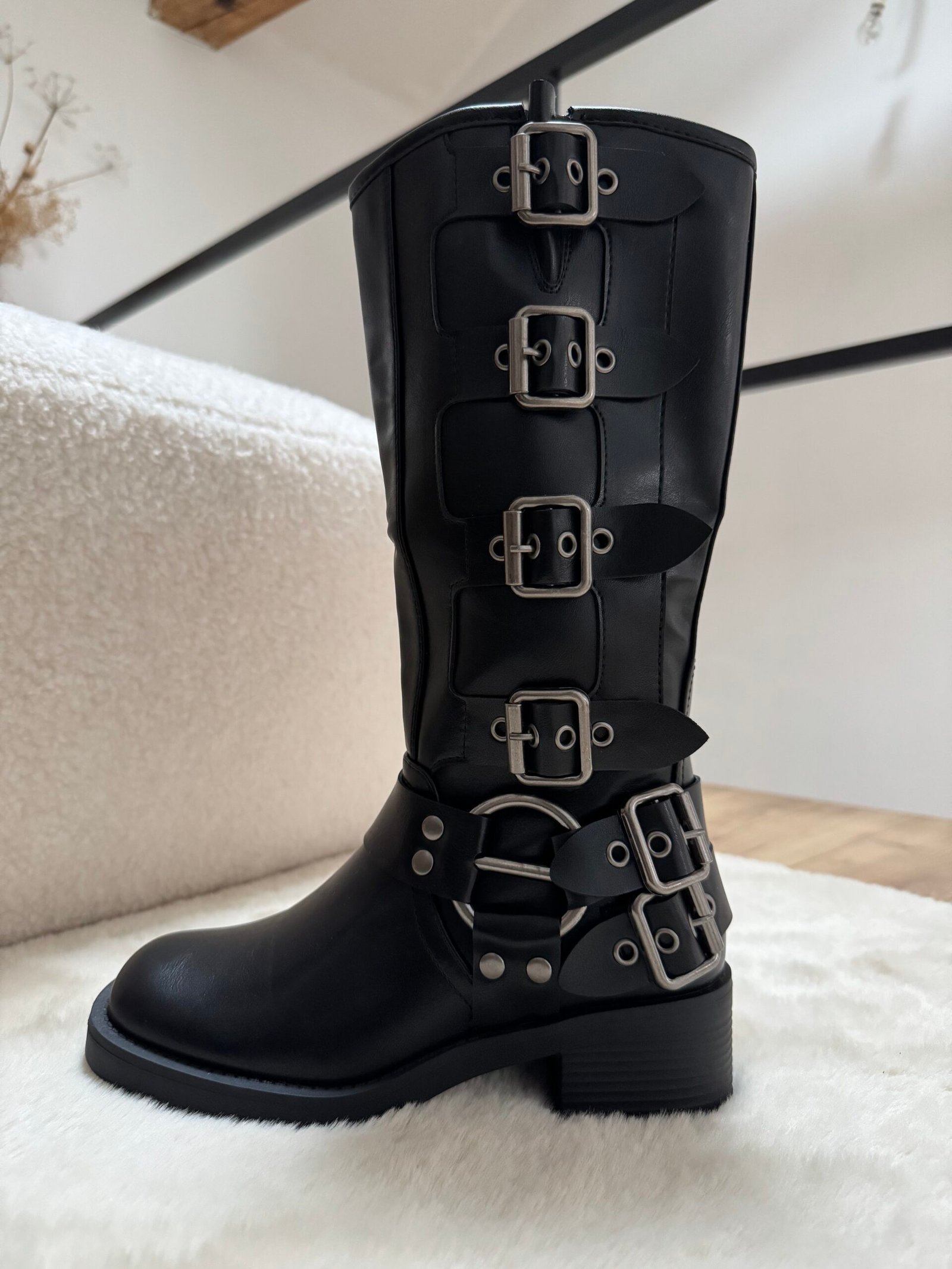 Ella - Bottes avec boucles en simili Noir – Image 2