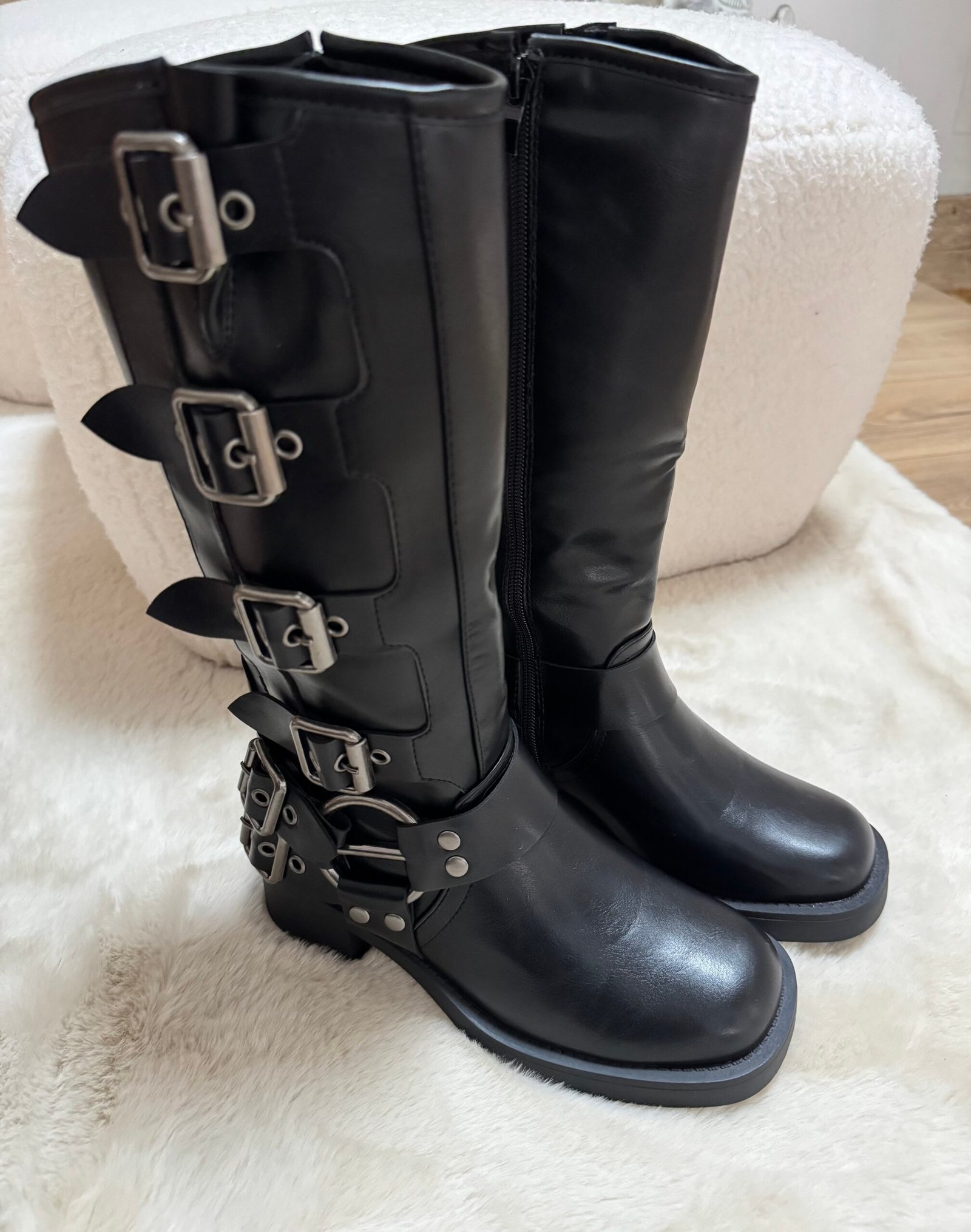 Ella - Bottes avec boucles en simili Noir – Image 3