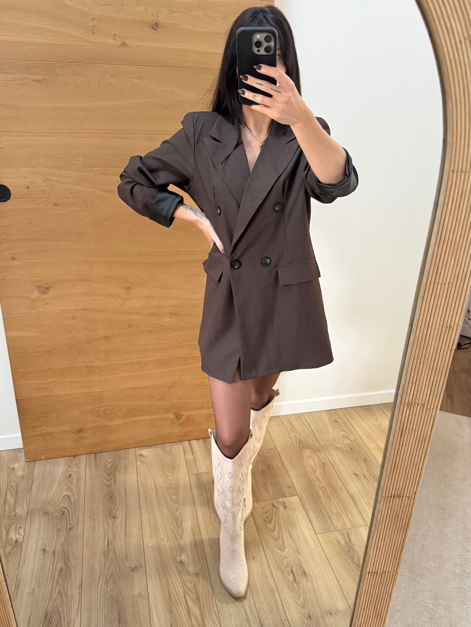 Salomé - Veste blazer oversize détail similicuir aux poignets Chocolat – Image 2