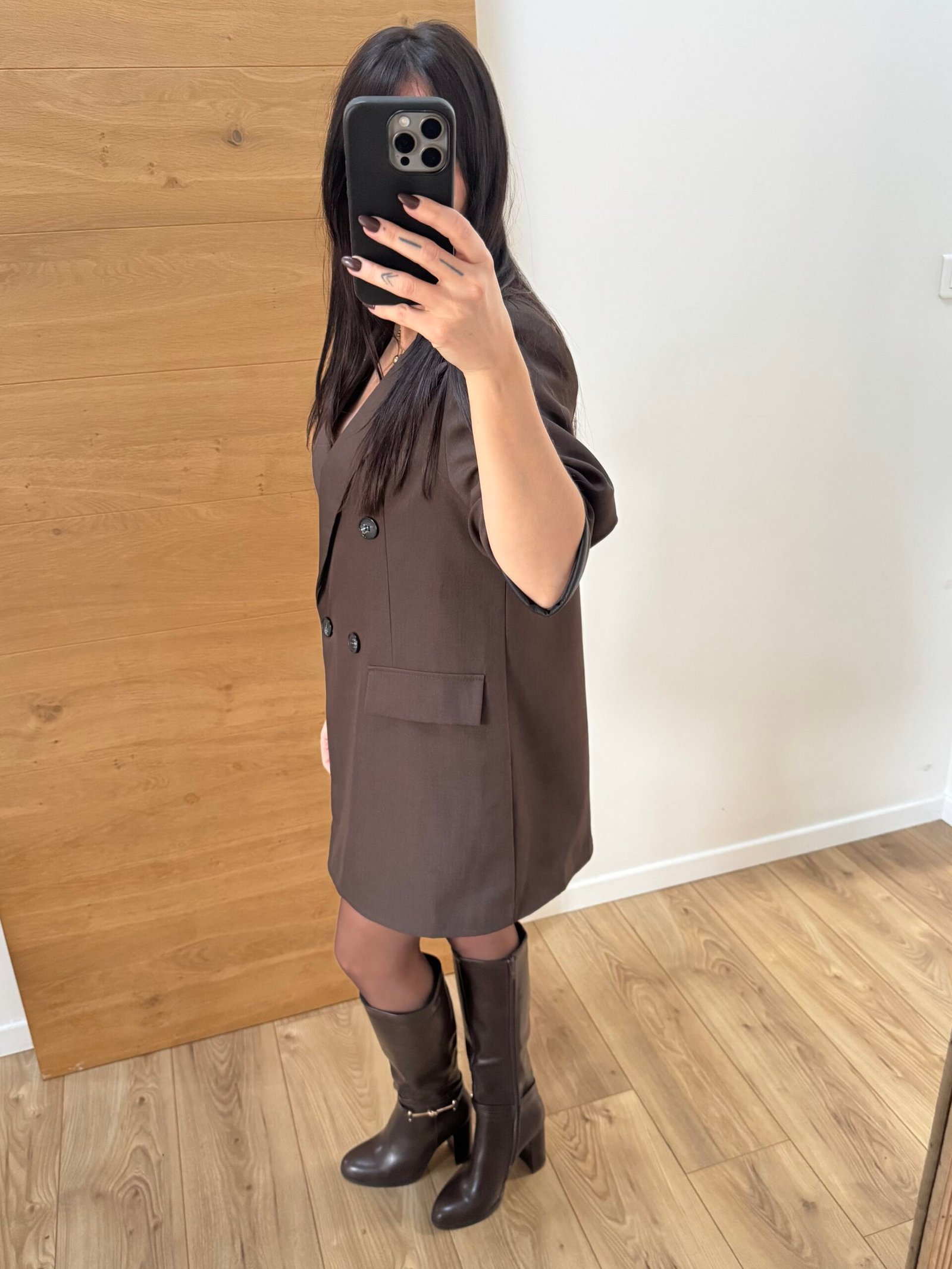 Salomé - Veste blazer oversize détail similicuir aux poignets Chocolat – Image 3