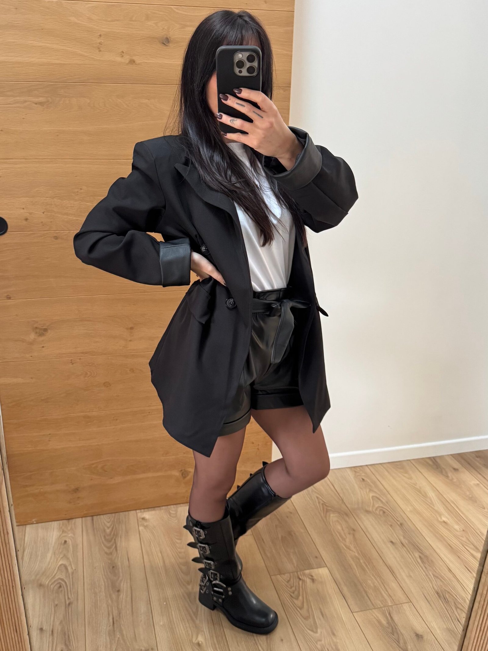 Salomé - Veste blazer oversize détail similicuir aux poignets Noir – Image 3