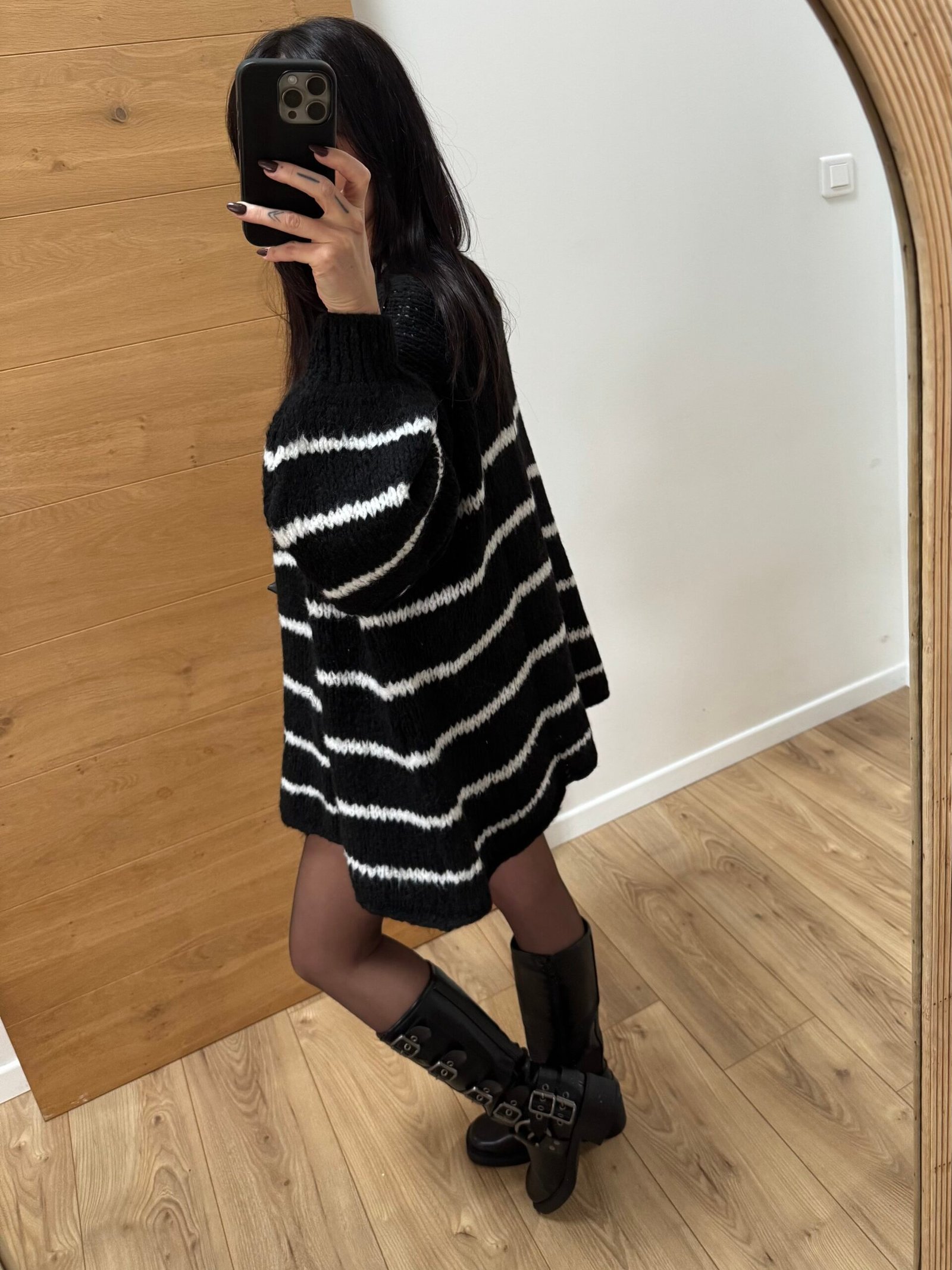 Scarlett - Gilet en maille rayé Noir & Blanc – Image 4