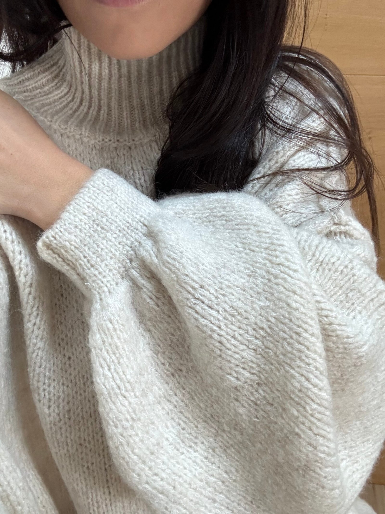 Alma - Pull en laine oversize doux et réconfortant Beige – Image 4