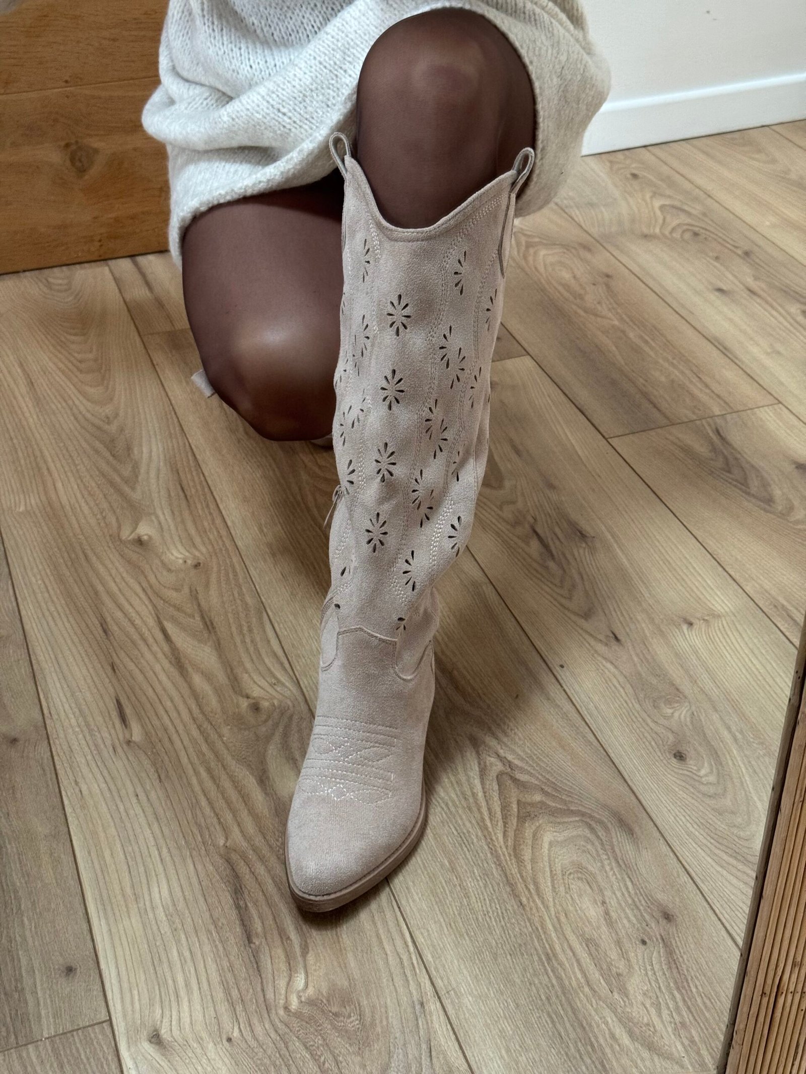 Soléa - Bottes santiags en daim à détails Beige